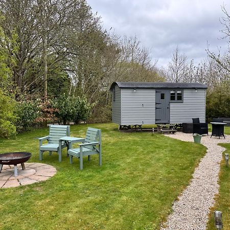 Greatwood Shepherds Hut Battle Exterior foto